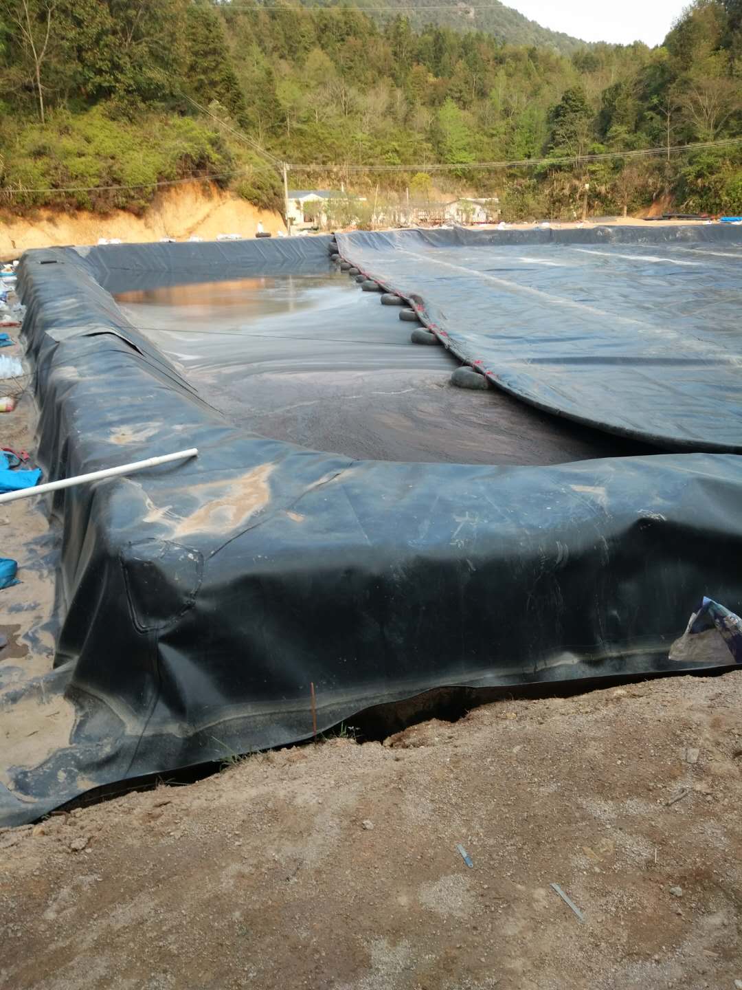 污水蒸發(fā)池利用HDPE土工膜防滲一定好嗎？