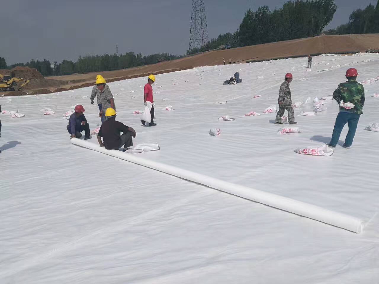 水庫防滲加固中影響土工膜厚度的主要因素？